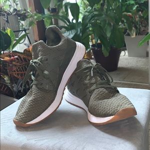Fabletics sneakers/tennis shoes!